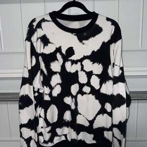 Nike Black & White Cow Print Crewneck Sweatshirt (L)
